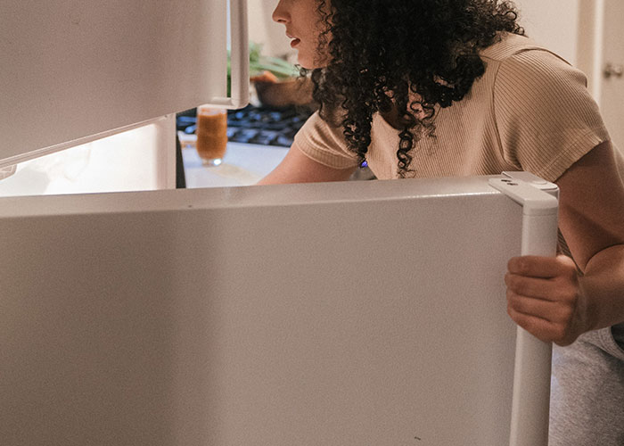 "Deal With It": Employees Outsmart Entitled Doctor Who Kept Eating Everyone's Homemade Lunches