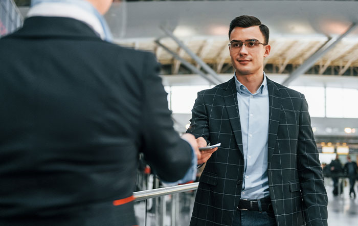 Tall Guy Doesn't Fit In Plane Seat Comfortably, Drama Ensues After Woman Tries To Recline Her Seat Tall Guy Doesn't Fit In Plane Seat Comfortably, Drama Ensues After Woman Tries To Recline Her Seat