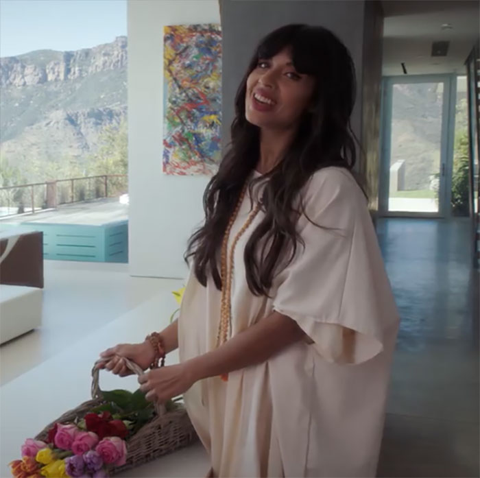 Tahani with the basket of flowers 