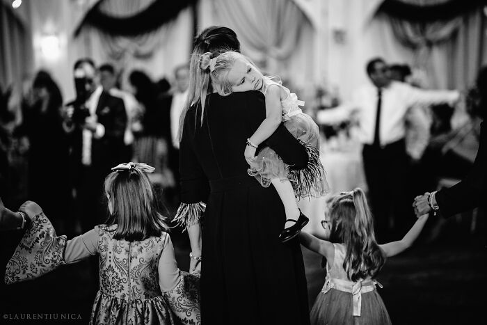40 Unforgettable Moments Captured At The Weddings In Black And White