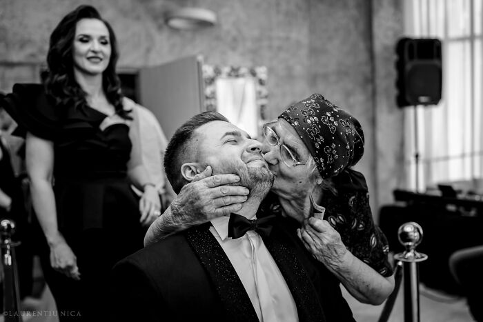 40 Unforgettable Moments Captured At The Weddings In Black And White