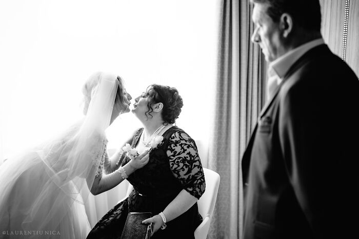 40 Unforgettable Moments Captured At The Weddings In Black And White