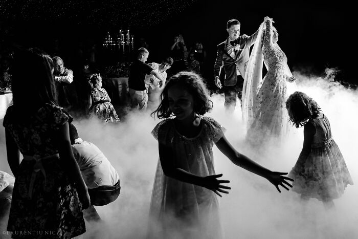 40 Unforgettable Moments Captured At The Weddings In Black And White