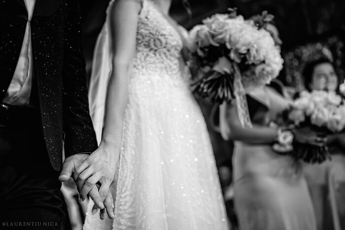 40 Unforgettable Moments Captured At The Weddings In Black And White