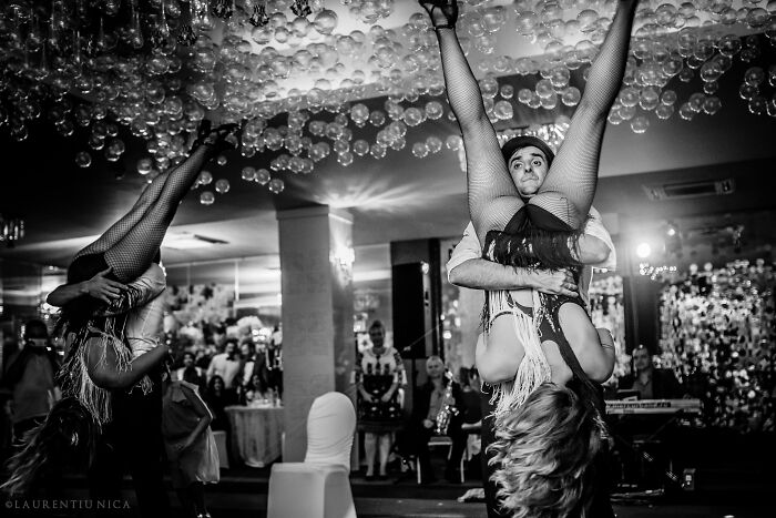 40 Unforgettable Moments Captured At The Weddings In Black And White