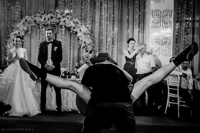 40 Unforgettable Moments Captured At The Weddings In Black And White