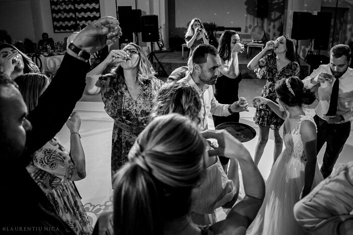 40 Unforgettable Moments Captured At The Weddings In Black And White