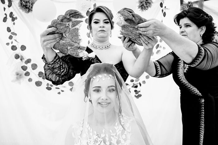 40 Unforgettable Moments Captured At The Weddings In Black And White