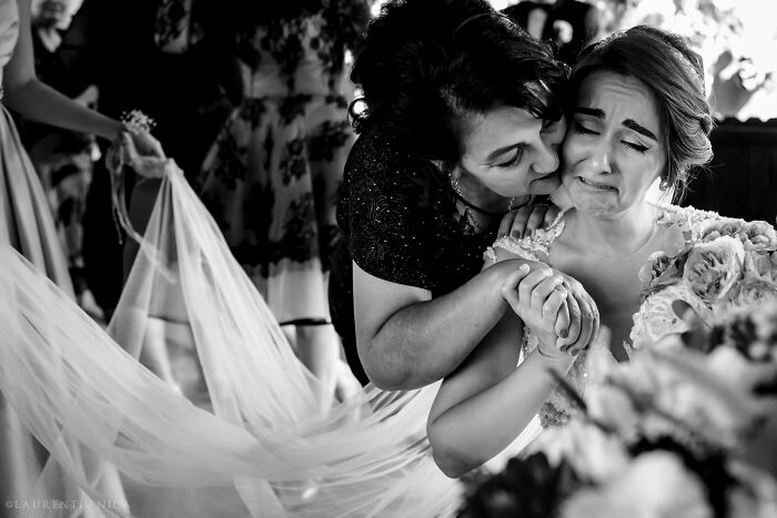 40 Unforgettable Moments Captured At The Weddings In Black And White