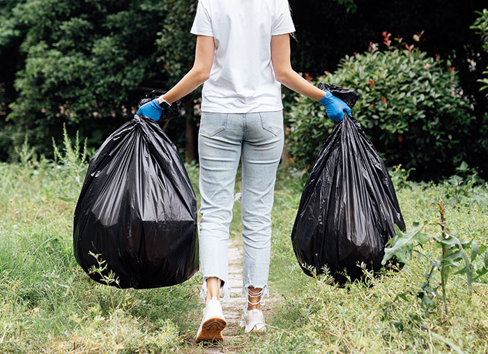 Woman Gets Petty Revenge On Trashy Neighbors By Making Sure No One Picks Up Their Smelly And Very Full Trash Cans