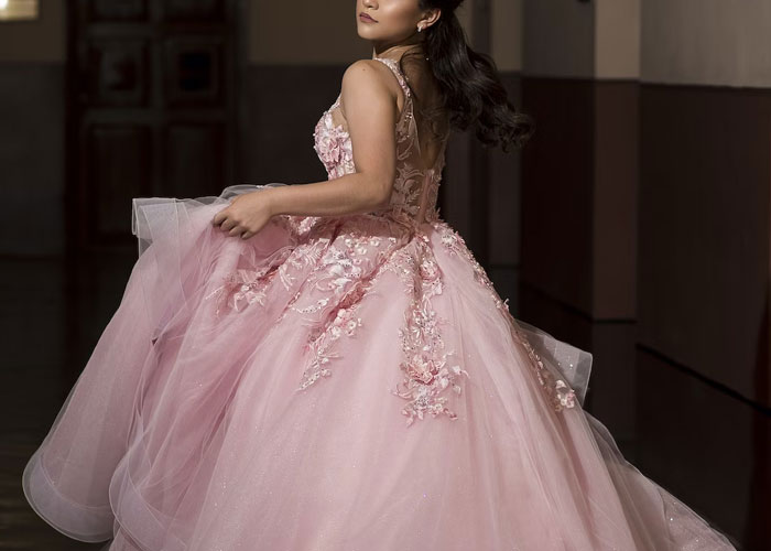 Dad Calls Out Wife And Puts An End To Her Unhealthy Obsession With Their 14-Year-Old Daughter's "Pageant-Ready" Looks, Wonders If He's A Jerk