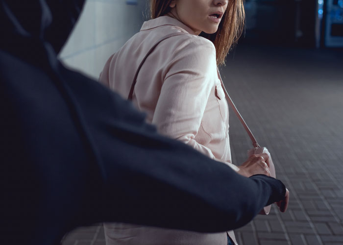 &ldquo;He Assured Me He&rsquo;d Protect Me&rdquo;: Man, Obsessed With Being A Hero, Goes Off On GF For Ruining His Moment When Faced With Knife-Wielding Attacker