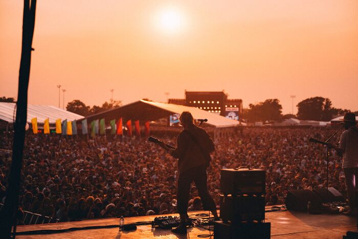 Woman&rsquo;s Quest Comes To An End As She Finds A Mystery Man She Kissed At A Festival