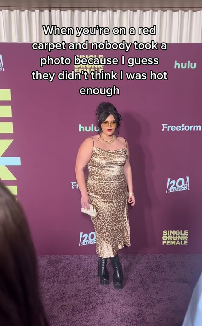 Influencer Gets To Leave Disappointed After Photographers On A Red Carpet Didn&rsquo;t Take Her Picture Despite Her Striking Various Poses