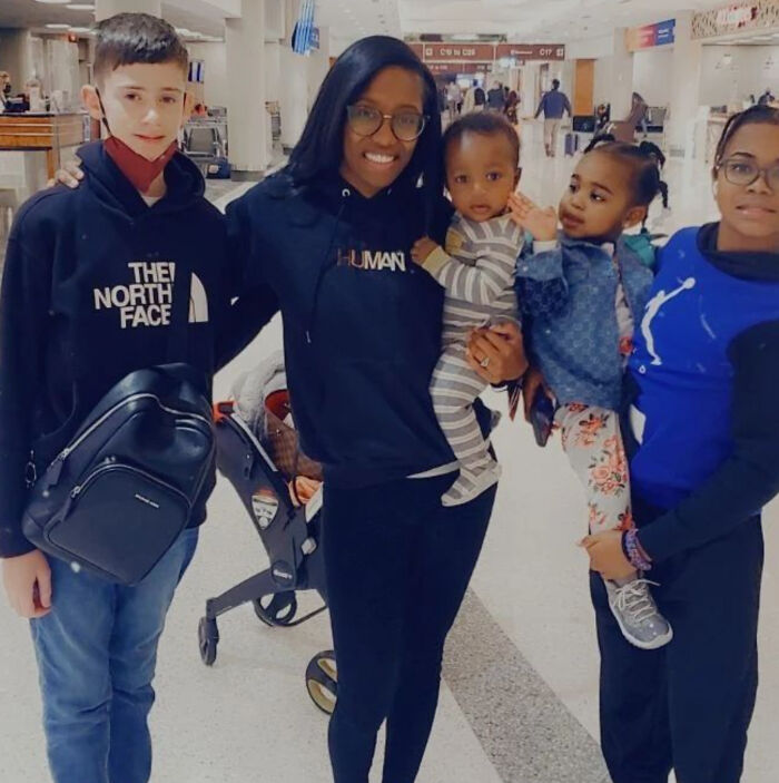 Familia adopta a un niño después de que este se convirtiera en el mejor amigo de su hijo