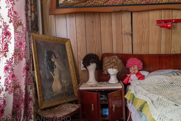 The Dark Past Of This Abandoned House Made Me Visit And Photograph It (15 Pics)