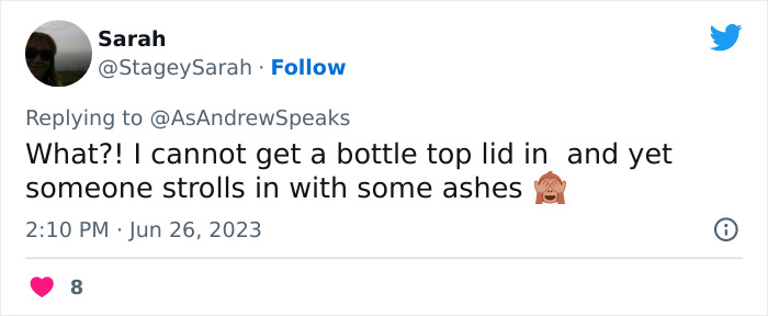 Pink&rsquo;s Fan Throws Late Mother&rsquo;s Ashes At Singer During Concert, She Responds