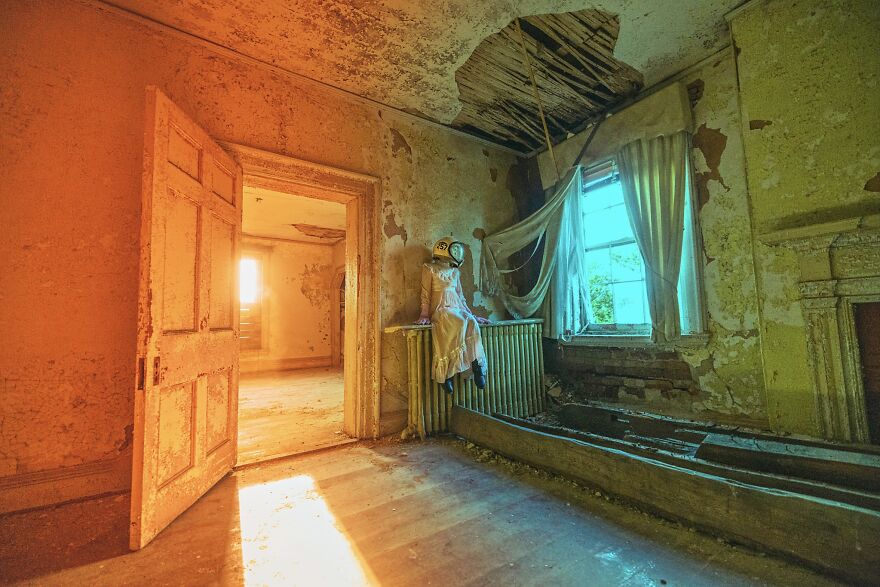 Photographer Uses Astronauts To Weave Fantastical Visual Stories