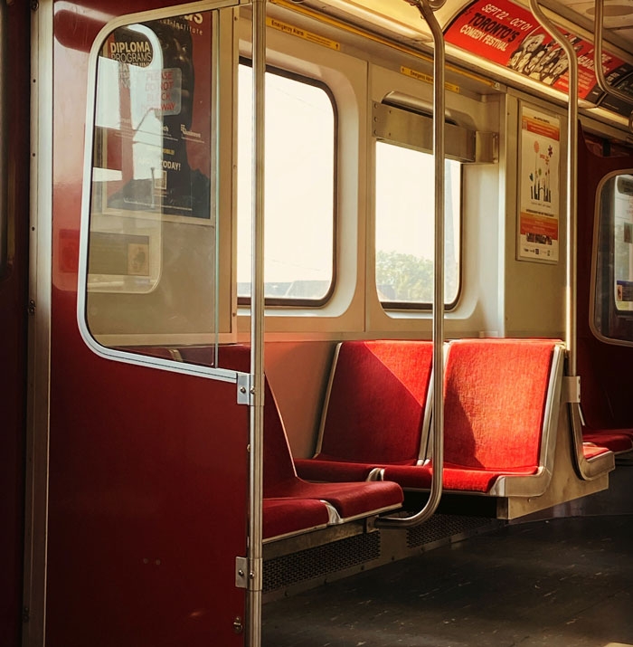 Woman Doesn&rsquo;t Want Men Sitting Next To Her On A Busy Train, Gets In An Argument When She&rsquo;s Asked To Move Her Bag From An Empty Seat