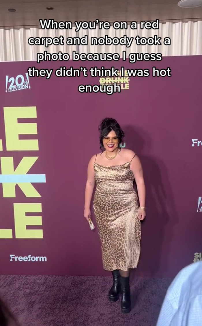 Influencer Gets To Leave Disappointed After Photographers On A Red Carpet Didn&rsquo;t Take Her Picture Despite Her Striking Various Poses