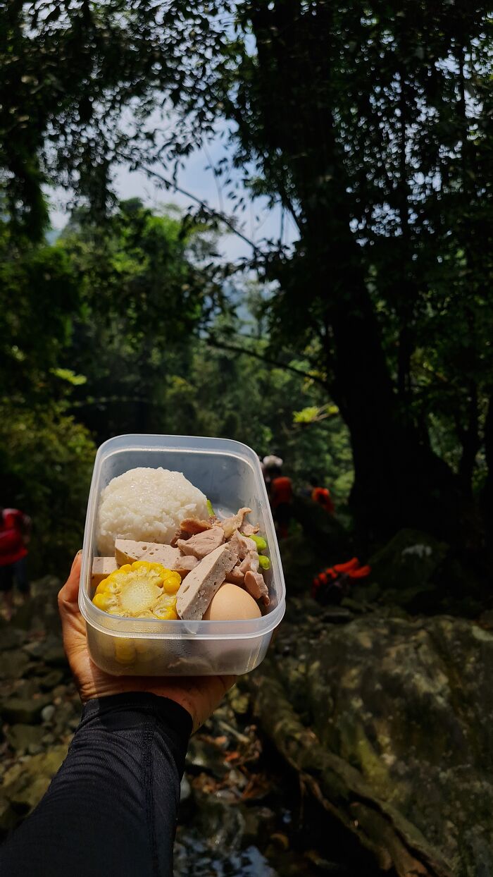 I Acted As The Little Mermaid In The "Death Gate" Stream In Vietnam