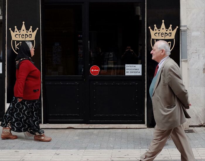 Photographer Captures Unbelievable Coincidences In The Streets