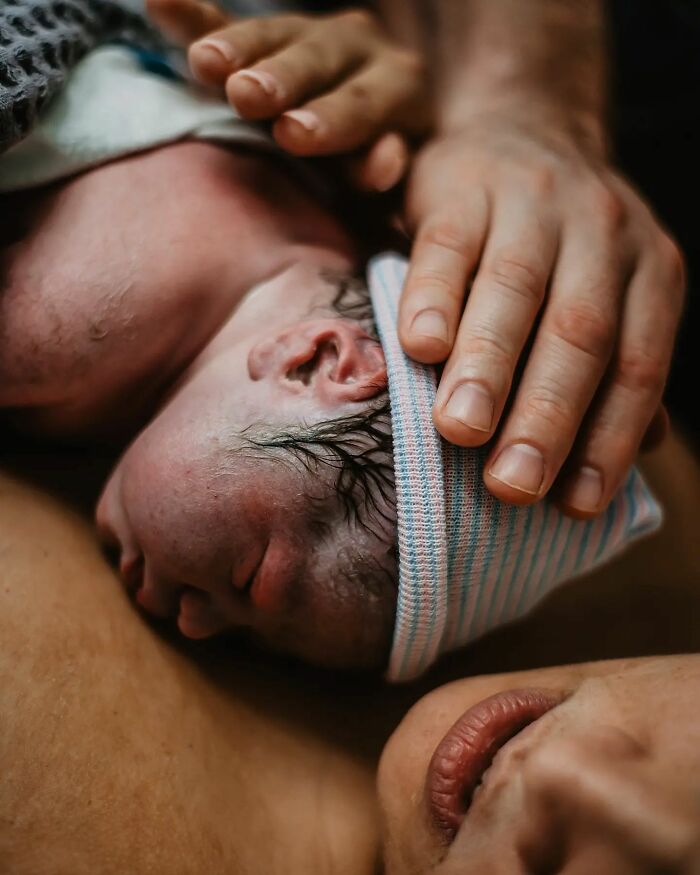 This Photographer Captures The Genuine Emotions Of Parents-To-Be At Birth (28 New Pics)