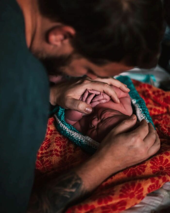 This Photographer Captures The Genuine Emotions Of Parents-To-Be At Birth (28 New Pics)