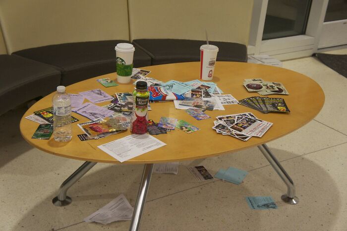 30 People Answer "What's A Dead Giveaway That Someone Is A [Bad Person]?"