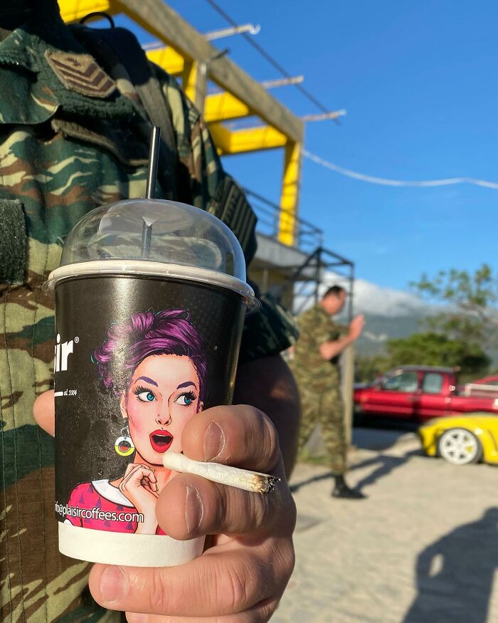 Photographer Captures Unbelievable Coincidences In The Streets