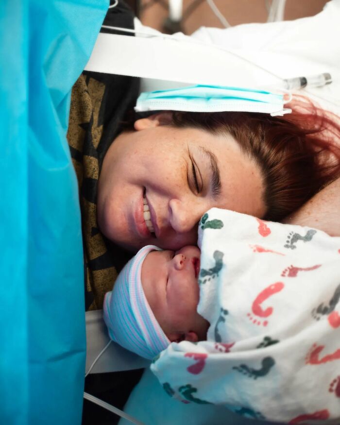 This Photographer Captures The Genuine Emotions Of Parents-To-Be At Birth (28 New Pics)