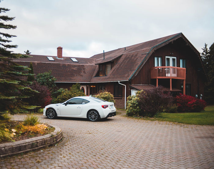 "I've Noticed My Driveway Is Always Full Of Their Cars": Man Is Sick And Tired Of Neighbors Parking Cars On His Driveway So He Decides To Block It