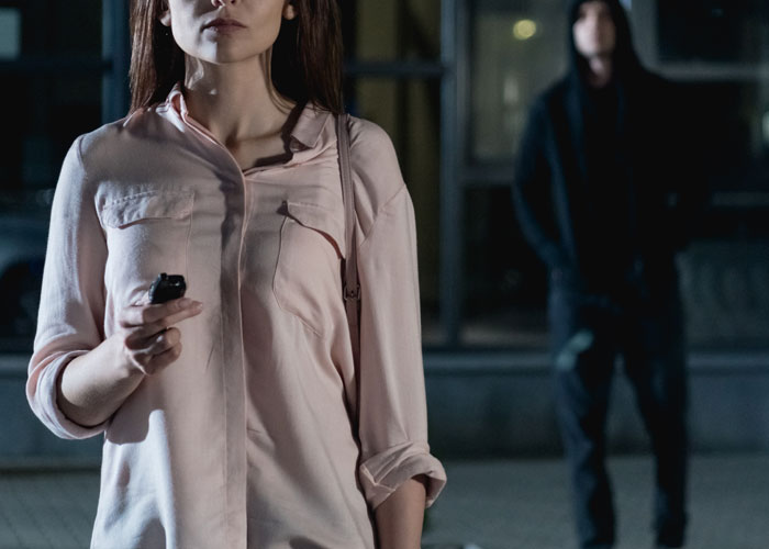 &ldquo;He Assured Me He&rsquo;d Protect Me&rdquo;: Man, Obsessed With Being A Hero, Goes Off On GF For Ruining His Moment When Faced With Knife-Wielding Attacker