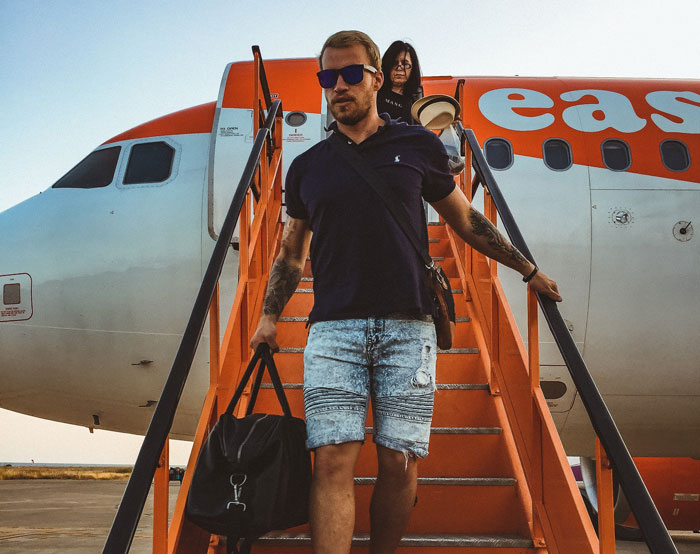 Person Pre-Books An Exit Row Seat, Gets Outraged Discovering Some Entitled Couple Already Took It