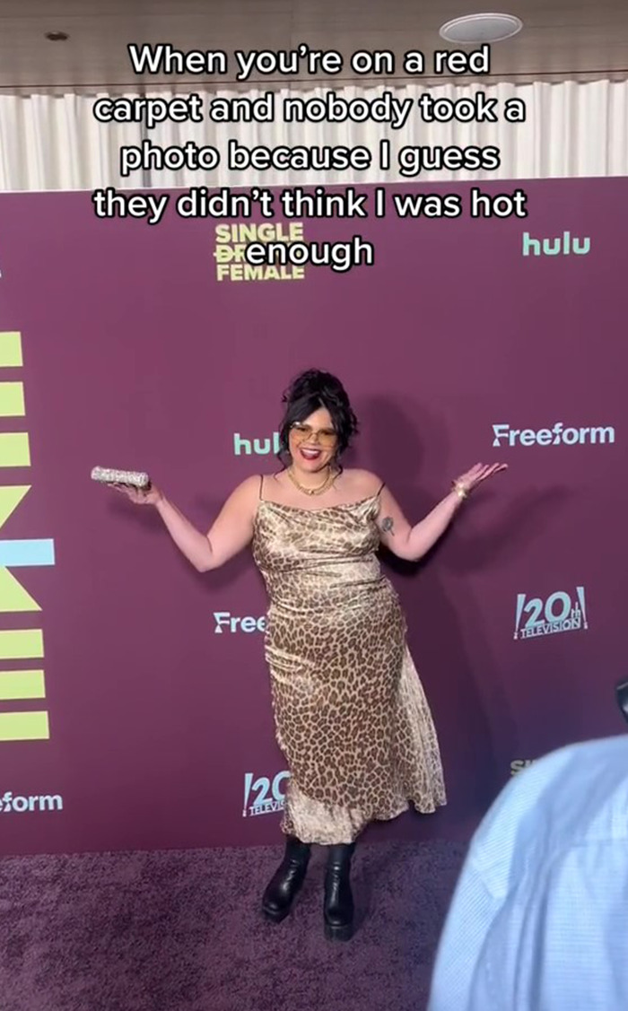Influencer Gets To Leave Disappointed After Photographers On A Red Carpet Didn&rsquo;t Take Her Picture Despite Her Striking Various Poses