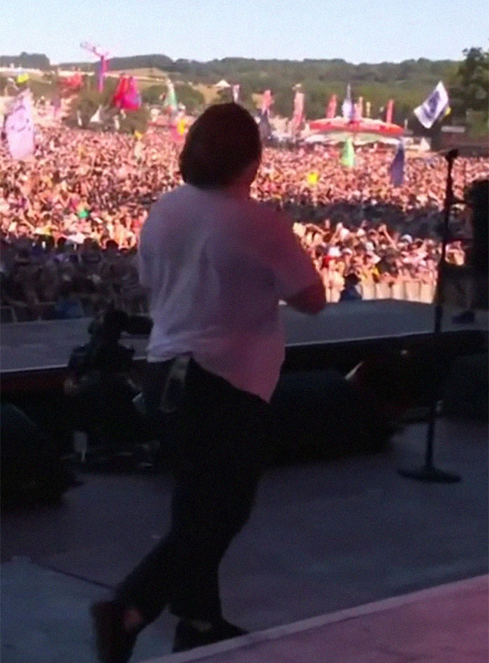 Lewis Capaldi Apologizes To Fans As He Battles Tics During The Show, And The Crowd&rsquo;s Response Is Amazing