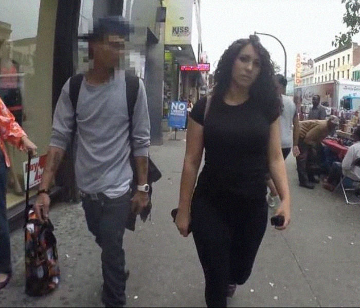 Man Hits On A Woman Without Knowing She's Trans, She Shuts Him Down In A Brilliant Way