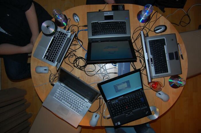 Someone Asks Online "People Born Before 1990, What Trivial Skill Do You Possess That No One Uses Anymore?", Receives 30 Replies