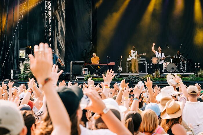 Woman&rsquo;s Quest Comes To An End As She Finds A Mystery Man She Kissed At A Festival