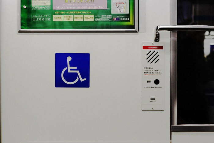 30 Job Listing Red Flags That Scream "Turn Back While You Still Can", As Pointed Out By Folks Online