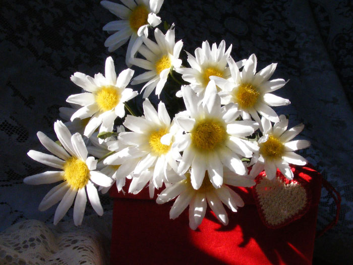 Man Helps A Random Customer Who Happens To Be &ldquo;The Least Romantic Man On The Planet&rdquo; Pleasantly Surprise His Wife With A Thoughtful Gift