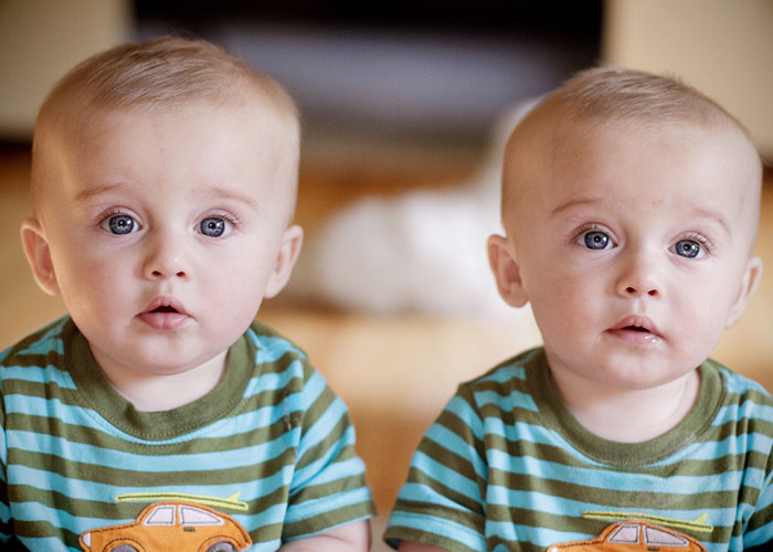 "Brick And Stone Wall": People Share The Most Unfortunate Names Parents Gave Their Twins After Teacher Blasts Her Students' Parents