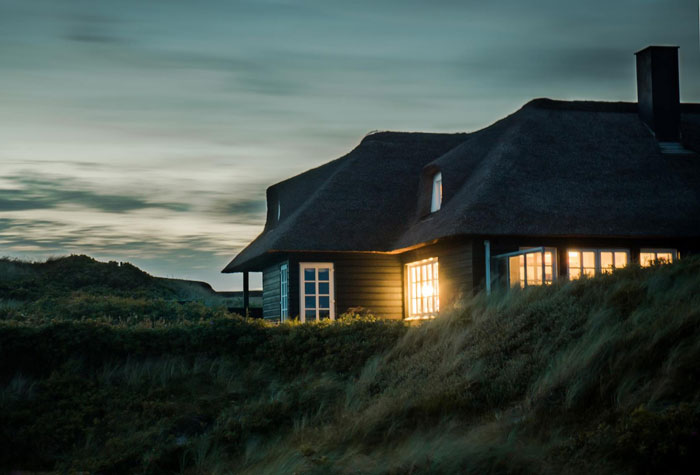 Teen Tells Dad He&rsquo;ll Leave The House If He Won&rsquo;t Stop Bringing Random Men Over