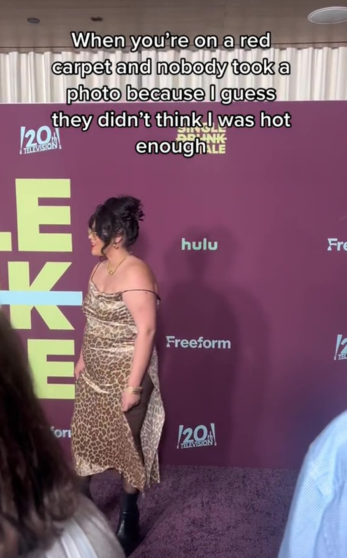 Influencer Gets To Leave Disappointed After Photographers On A Red Carpet Didn&rsquo;t Take Her Picture Despite Her Striking Various Poses