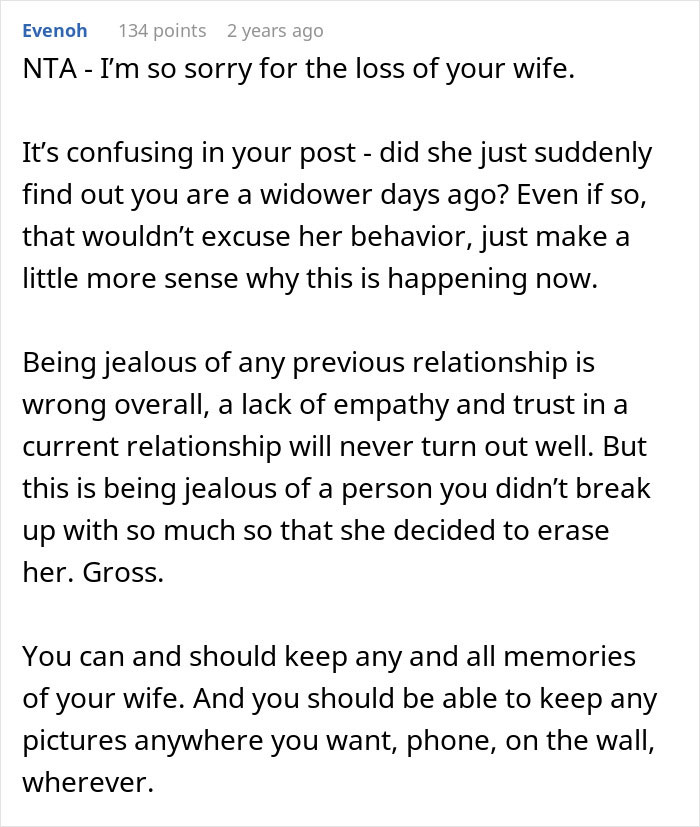 Guy Finds Out His GF Deleted All The Pics Of His Late Wife While He Was In The Shower, Kicks Her Out Of The House Guy Finds Out His GF Deleted All The Pics Of His Late Wife While He Was In The Shower, Kicks Her Out Of The House