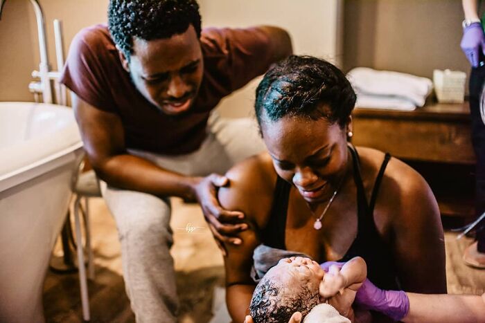 This Photographer Captures The Genuine Emotions Of Parents-To-Be At Birth (28 New Pics)