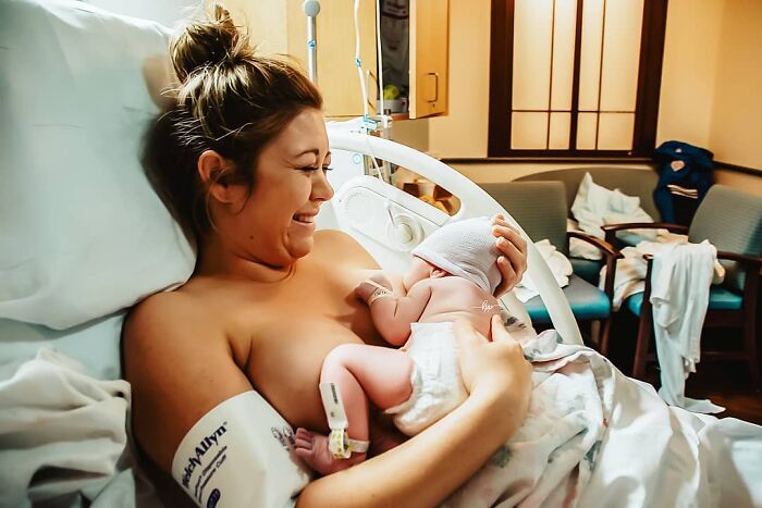 This Photographer Captures The Genuine Emotions Of Parents-To-Be At Birth (28 New Pics)