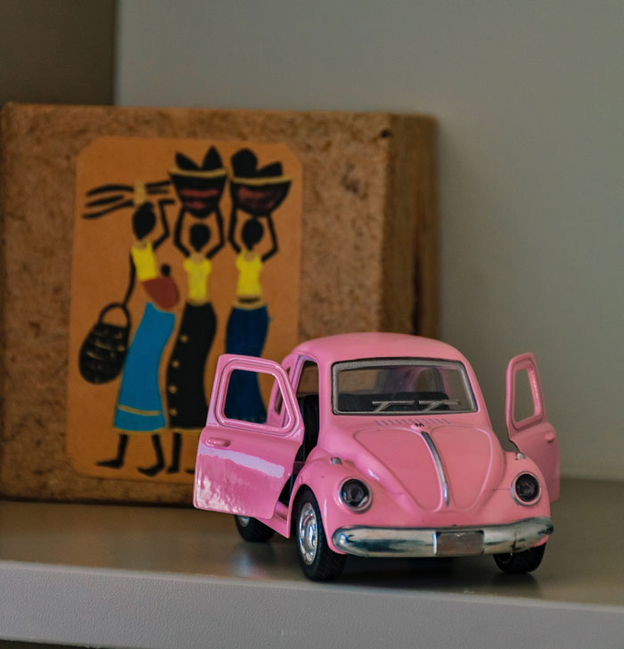 "I've Noticed My Driveway Is Always Full Of Their Cars": Man Is Sick And Tired Of Neighbors Parking Cars On His Driveway So He Decides To Block It