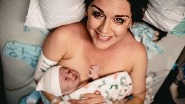 This Photographer Captures The Genuine Emotions Of Parents-To-Be At Birth (28 New Pics)