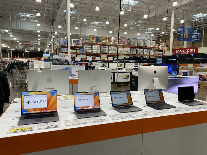 “Apple apesta”. Lo hallé hoy en el supermercado Costco